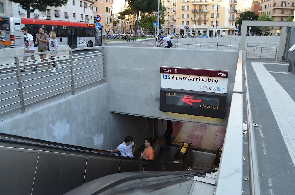 Appartamento AL 171 Locazione Turistica a 50mt metro B1 Roma